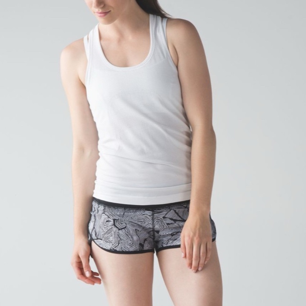 Lululemon Shorts Speed Short Dottie Tribe Black & White sz. 8  2.5” - Picture 2 of 8